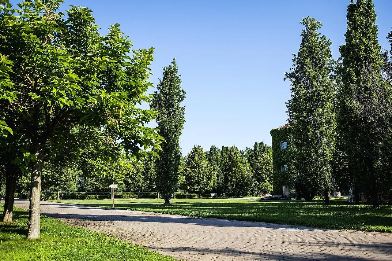 Hostal Relais Cascina Scottina Cadeo 0*,  Italia