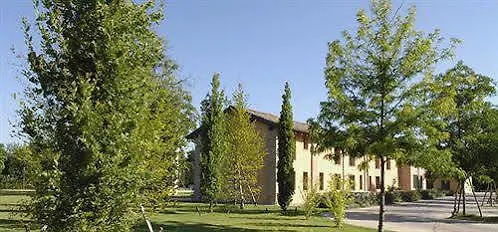 Hostal Relais Cascina Scottina Cadeo 0*,  Italia
